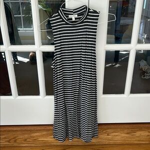 Abound Striped Black and White Top🌿